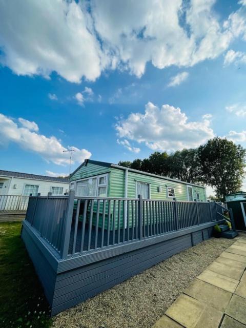 Lakeside Holiday Rentals - Delta Northampton Exterior photo